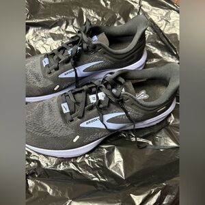 Brooks Launch 9 - Women’s Size 9